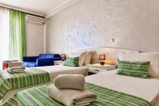 Отель Hotel Magnolija Будва Трехместный номер с балконом и видом на море-6